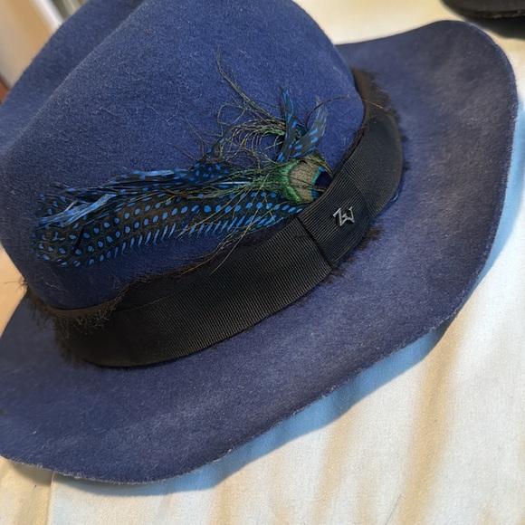 Cashmere hat - Picture 3 of 4